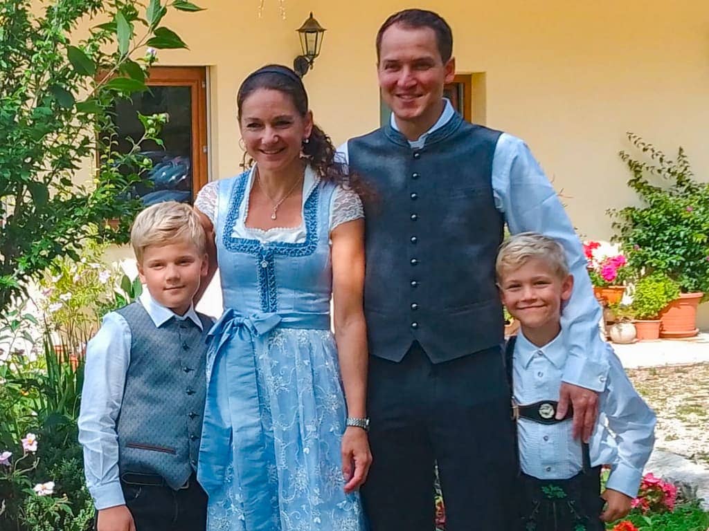 Martina und Roland Staller mit Familie